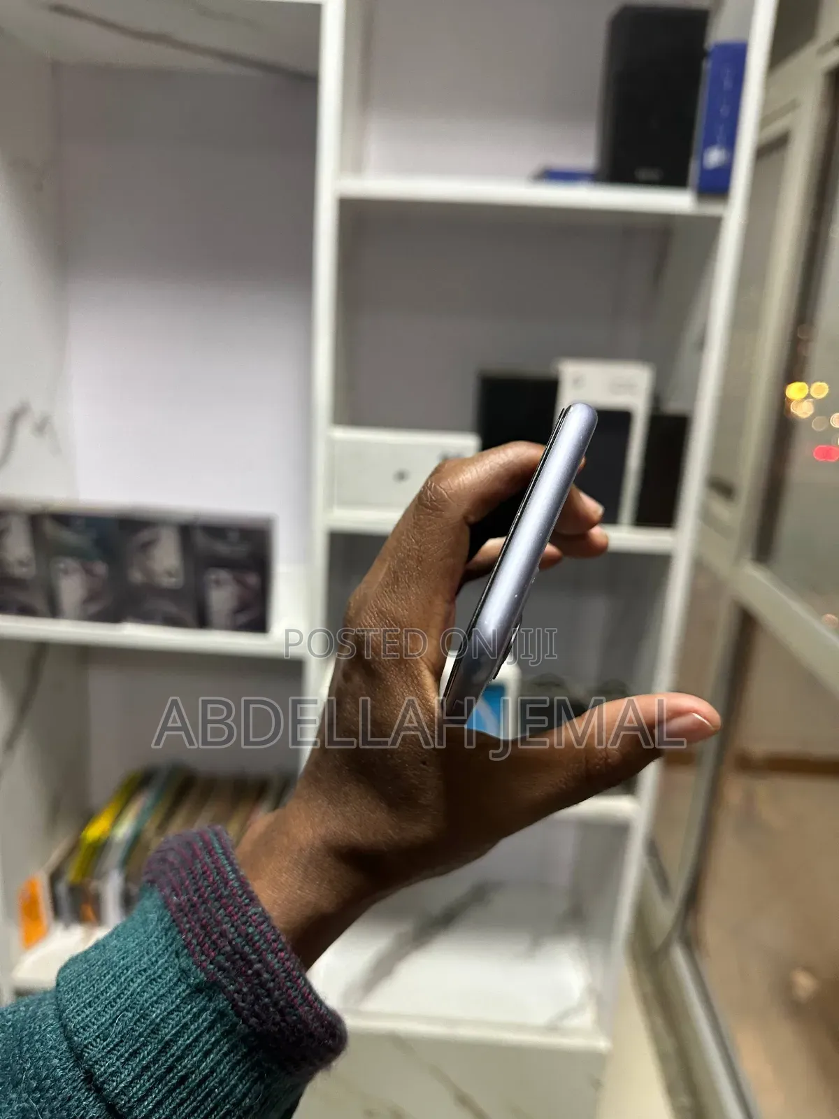 New Apple iPhone 11 64 GB Purple