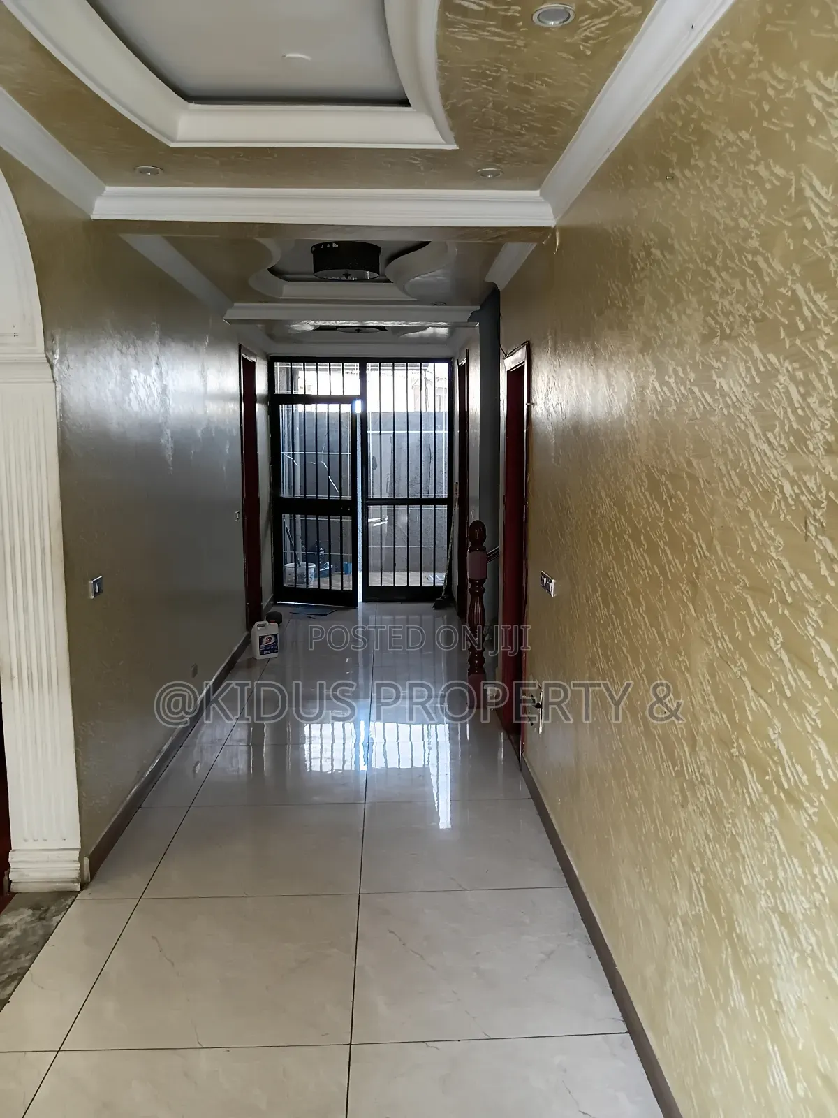 6bdrm Townhouse / Terrace in Nasswe Real State, Nifas Silk-Lafto