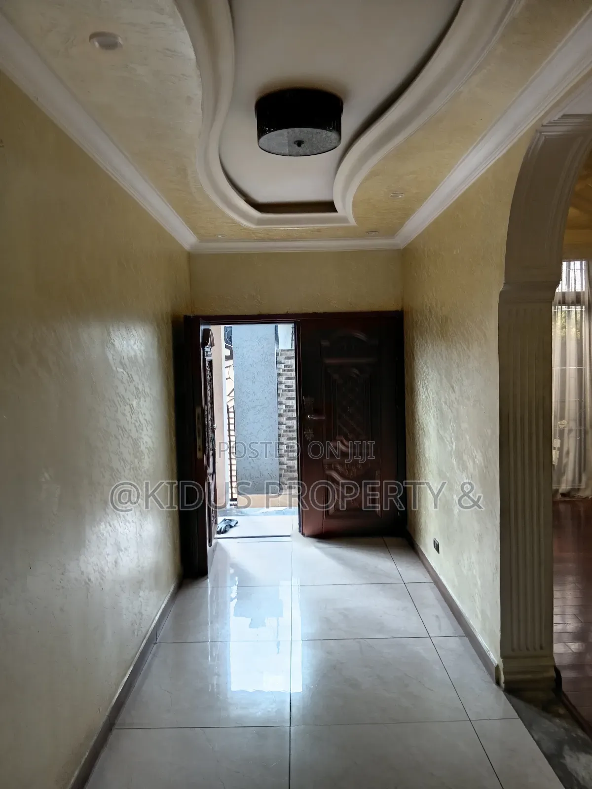 6bdrm Townhouse / Terrace in Nasswe Real State, Nifas Silk-Lafto