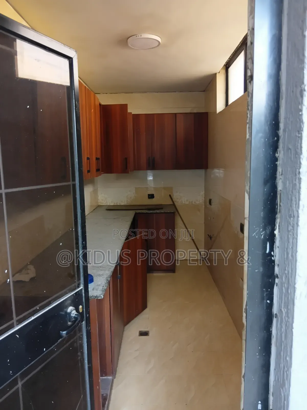 6bdrm Townhouse / Terrace in Nasswe Real State, Nifas Silk-Lafto
