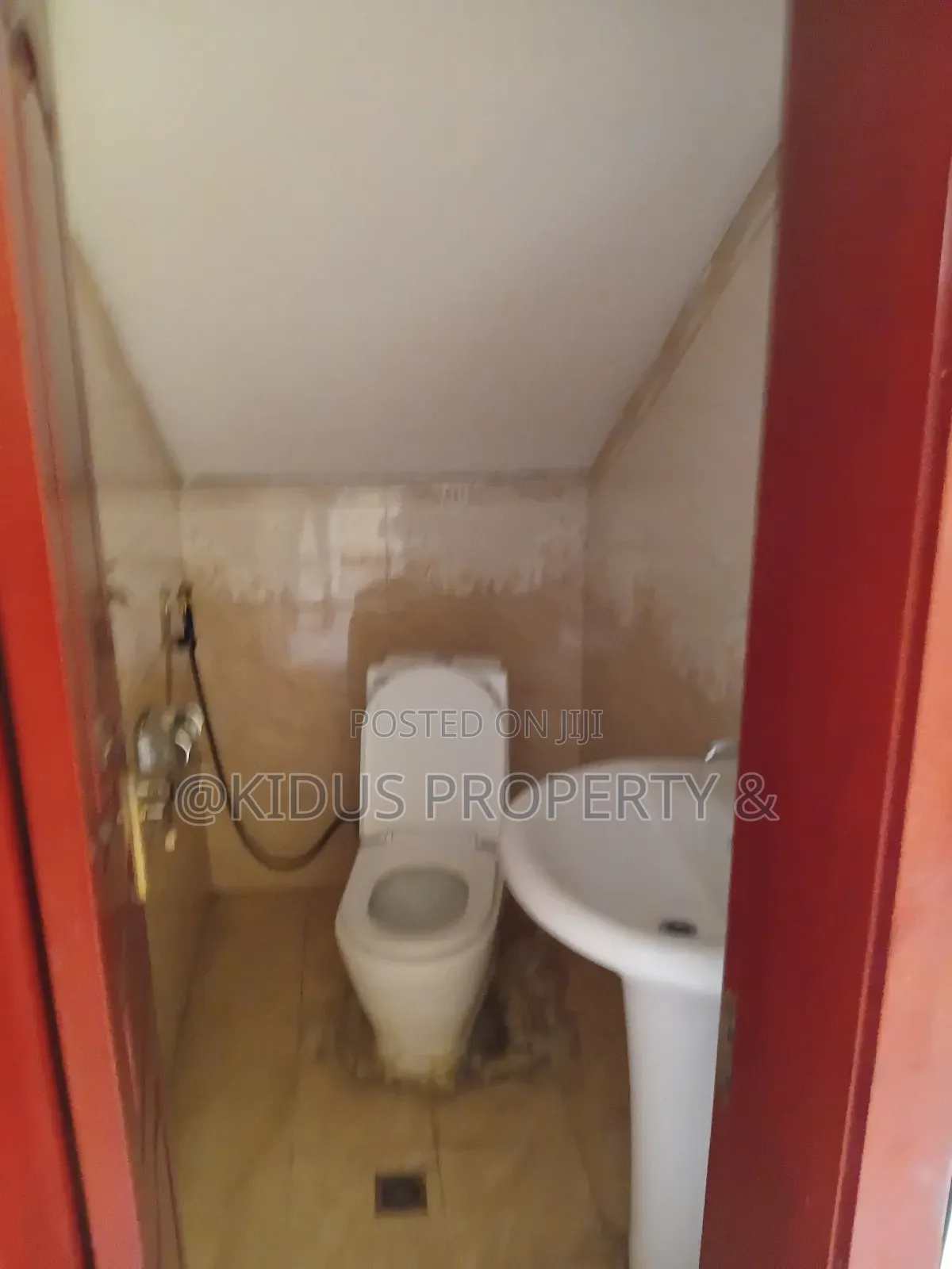 6bdrm Townhouse / Terrace in Nasswe Real State, Nifas Silk-Lafto