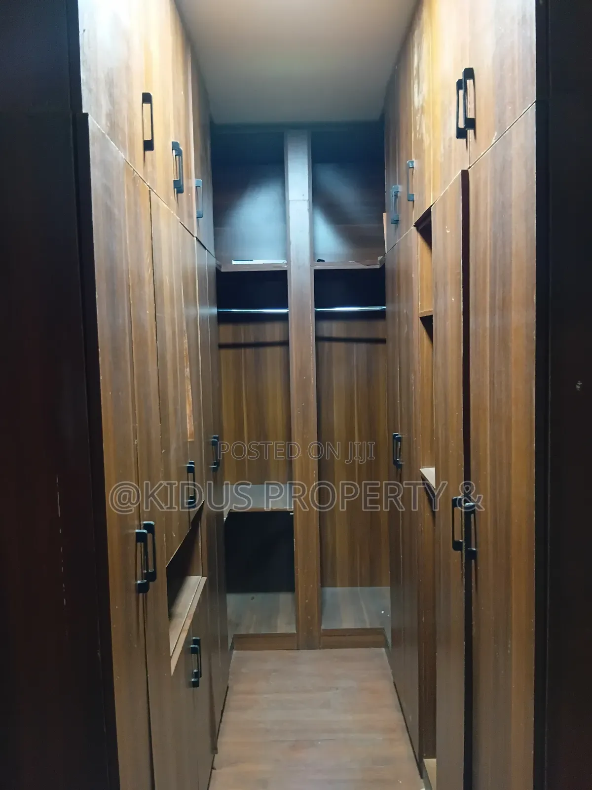 6bdrm Townhouse / Terrace in Nasswe Real State, Nifas Silk-Lafto