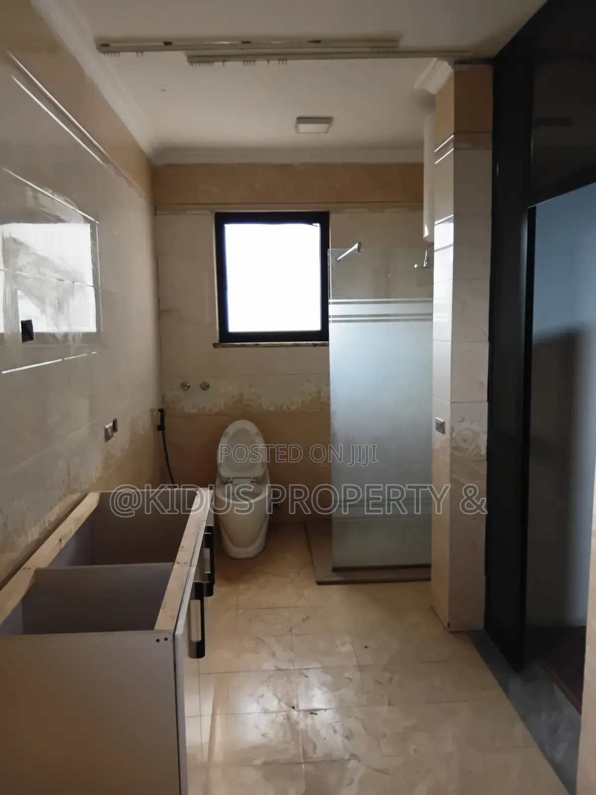 6bdrm Townhouse / Terrace in Nasswe Real State, Nifas Silk-Lafto