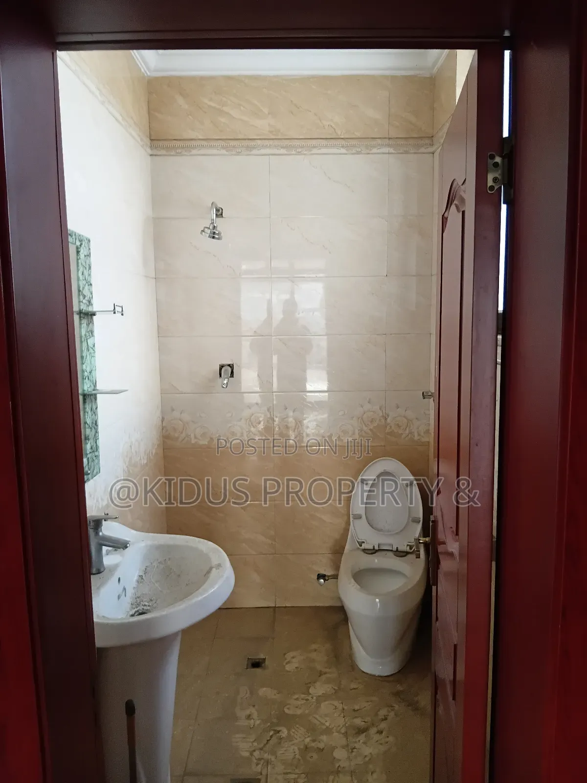 6bdrm Townhouse / Terrace in Nasswe Real State, Nifas Silk-Lafto