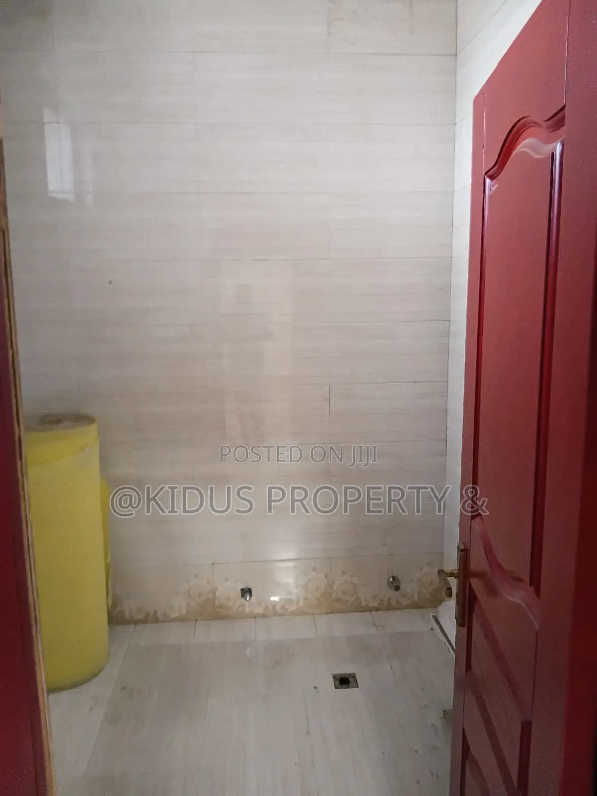 6bdrm Townhouse / Terrace in Nasswe Real State, Nifas Silk-Lafto