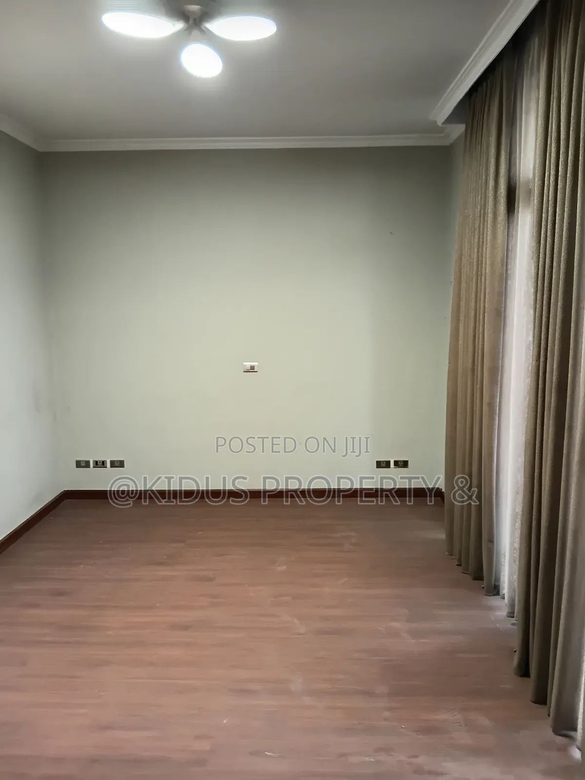 6bdrm Townhouse / Terrace in Nasswe Real State, Nifas Silk-Lafto