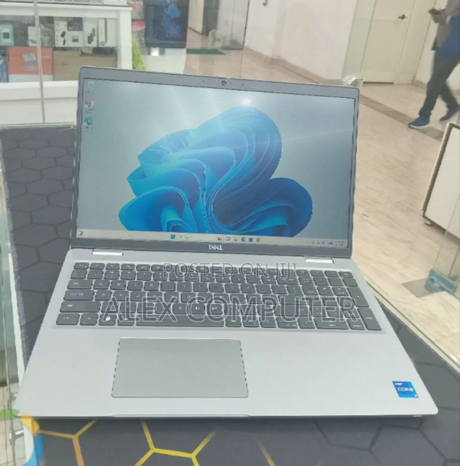 New Laptop Dell 16GB Intel Core i7 SSD 512GB