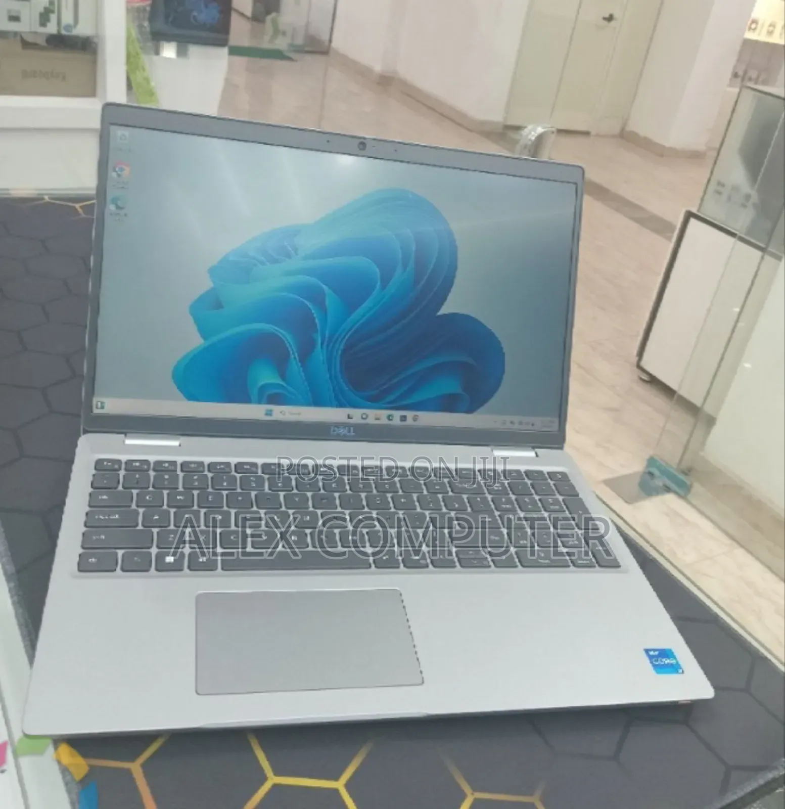 New Laptop Dell 16GB Intel Core i7 SSD 512GB