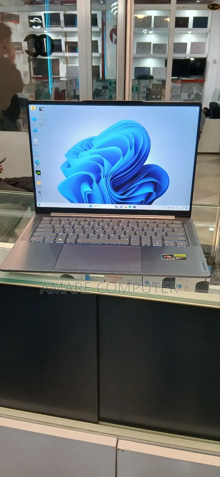 New Laptop Lenovo Yoga 710 16GB AMD Ryzen 7 SSD 512GB