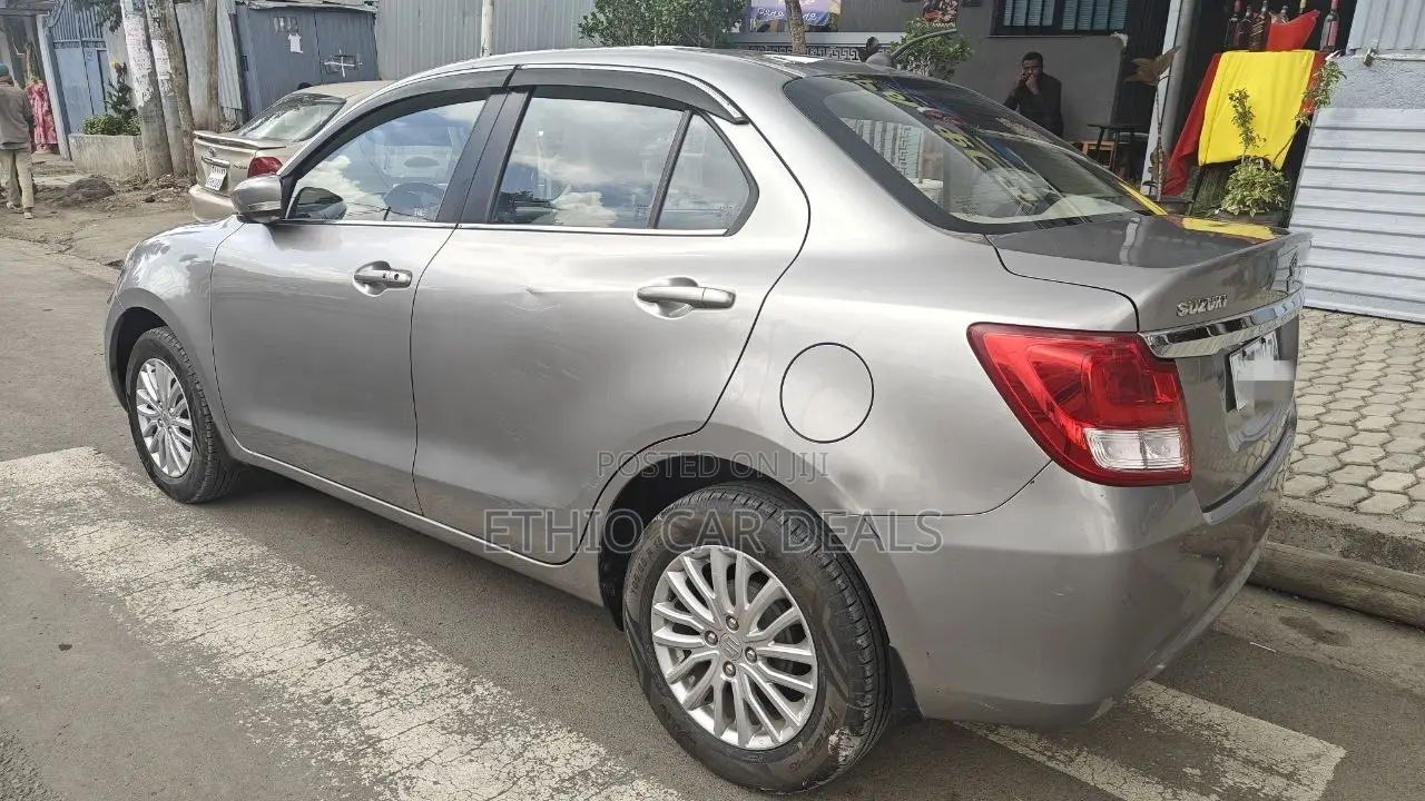 Suzuki Dzire 2022 Silver
