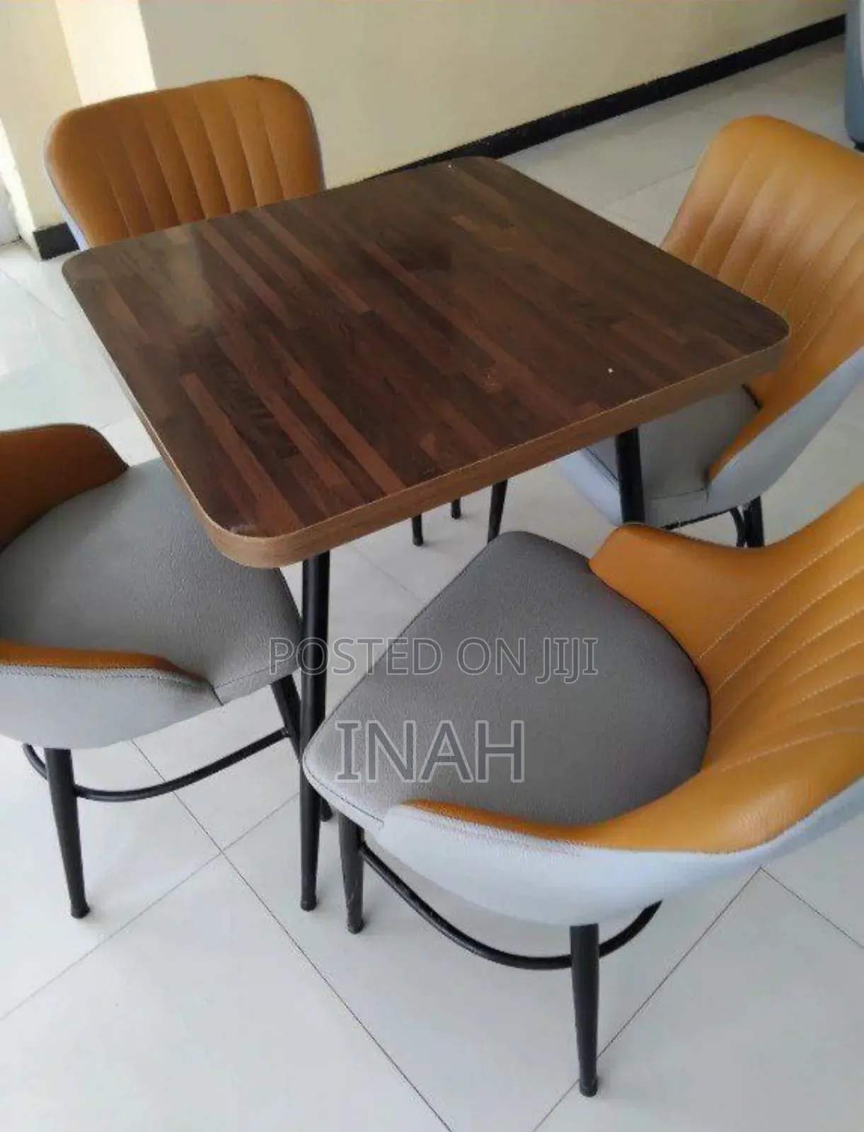 ወንበር እና ጠረንቤዛ (Hotel Cheer and Table)
