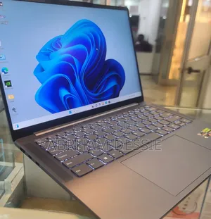New Laptop Lenovo 16GB AMD Ryzen 7 SSD 512GB