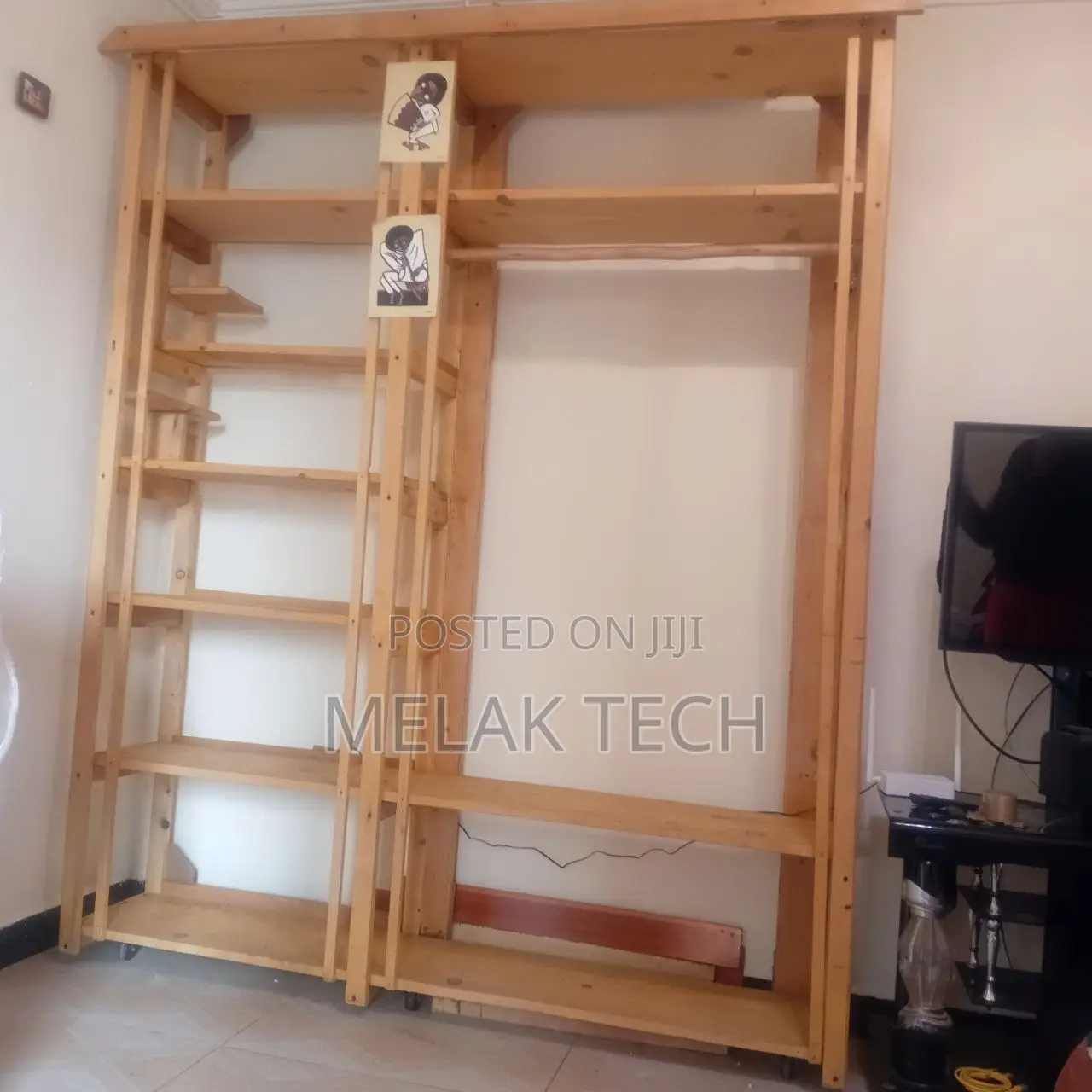 Wooden Standing Wardrobe ተንቀሳቃሽ የእንጨት ልብስ መስቀያ