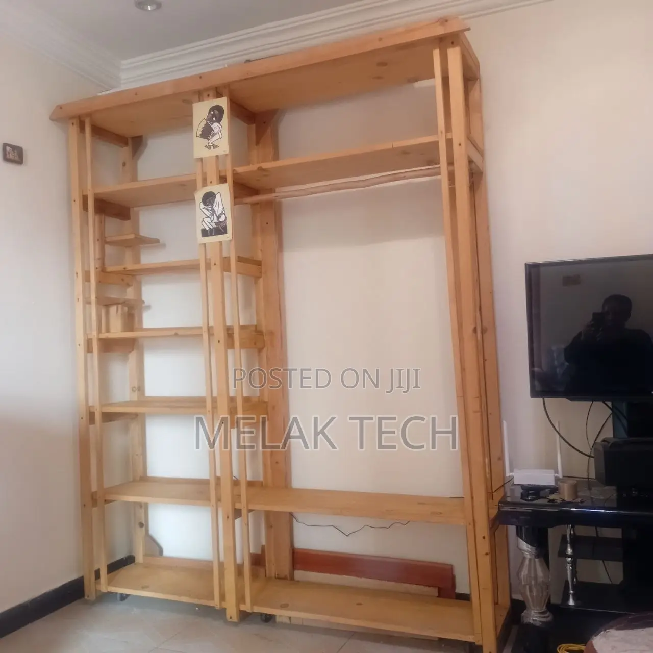 Wooden Standing Wardrobe ተንቀሳቃሽ የእንጨት ልብስ መስቀያ