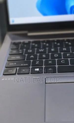 New Laptop HP ZBook Firefly G8 16GB Intel Core i7 SSD 512GB