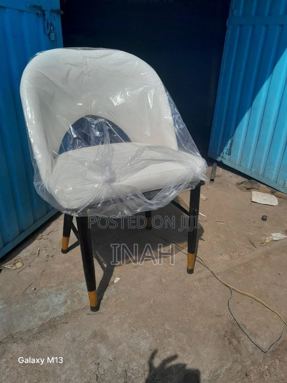ወንበር እና ጠረንቤዛ (Hotel Cheer and Table)