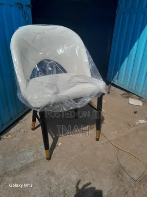ወንበር እና ጠረንቤዛ (Hotel Cheer and Table)