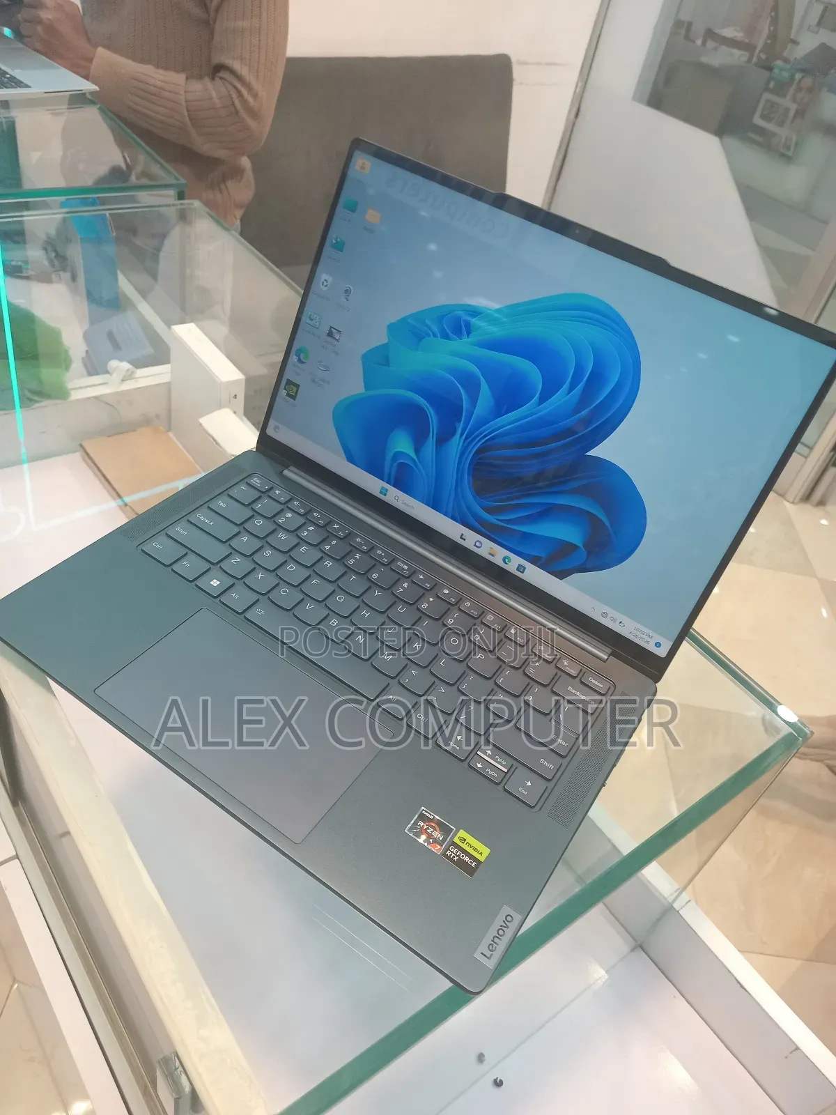New Laptop Lenovo 16GB AMD Ryzen 7 SSD 512GB