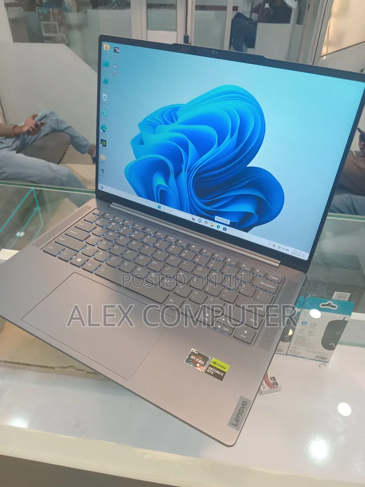 New Laptop Lenovo 16GB AMD Ryzen 7 SSD 512GB