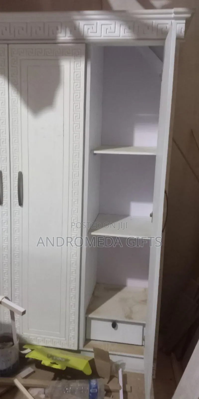Closet ቁምሳጥን