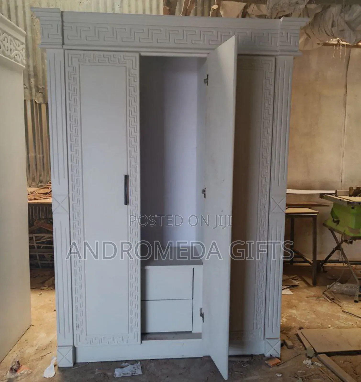 Closet ቁምሳጥን
