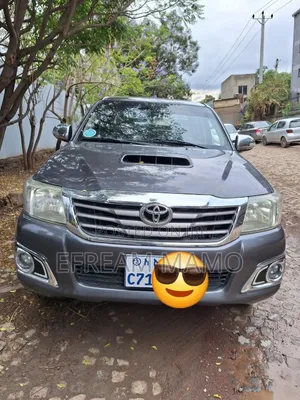 Toyota Hilux 2014 Gray