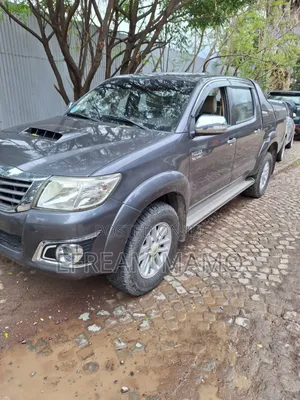 Toyota Hilux 2014 Gray