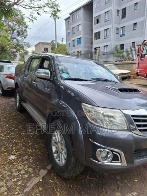 Toyota Hilux 2014 Gray