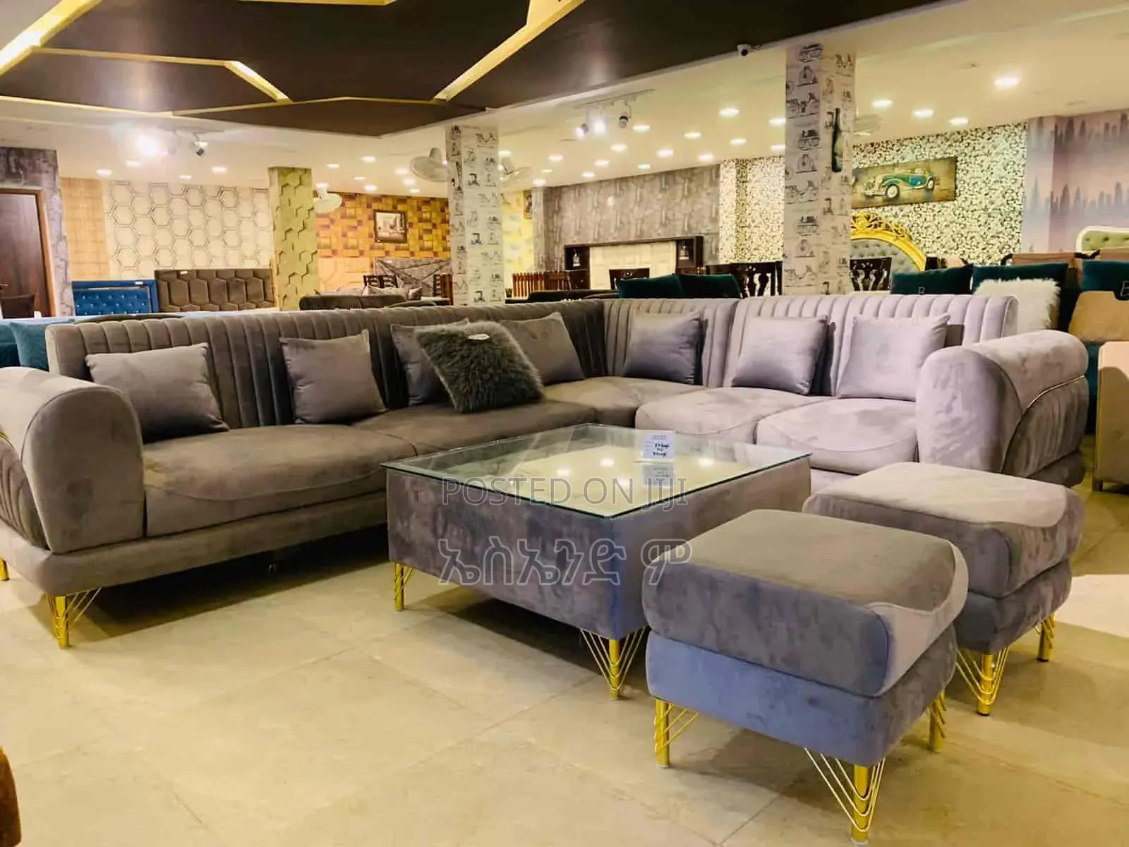 Retro Couches Design With Table