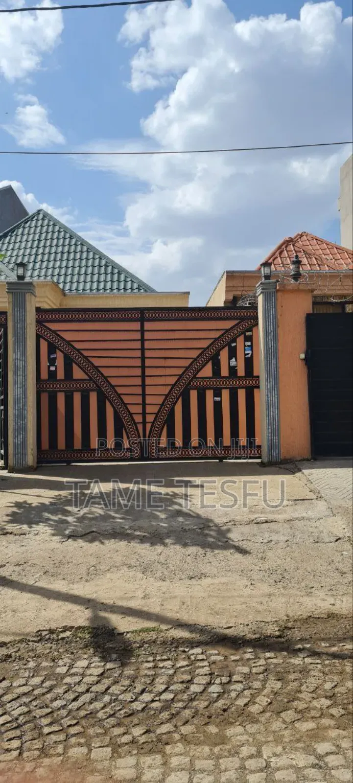 Furnished 3bdrm Villa in ሀያት, Bole for sale