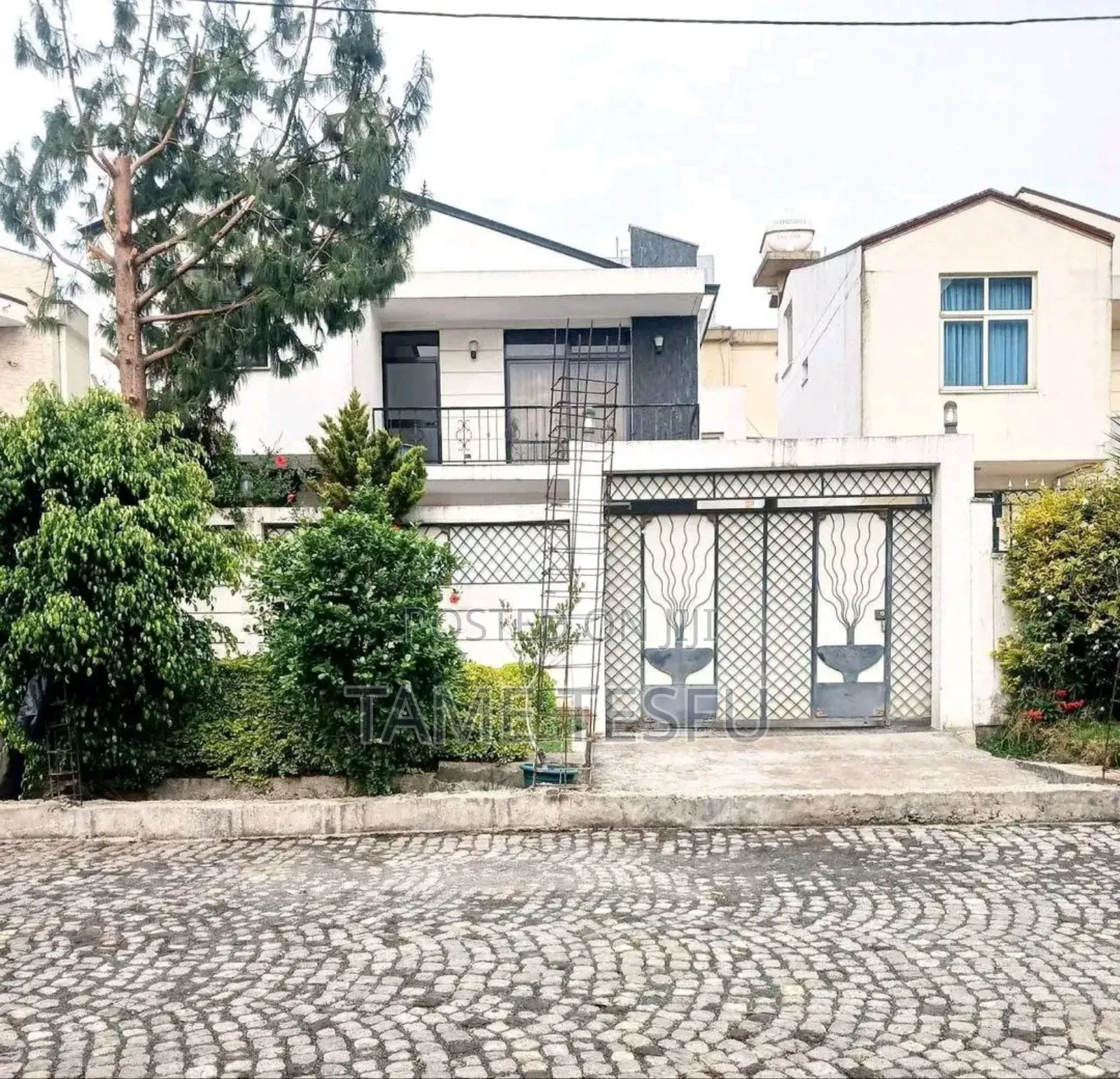 Furnished 8bdrm House in ሀያት 250ካሬ, Bole for sale