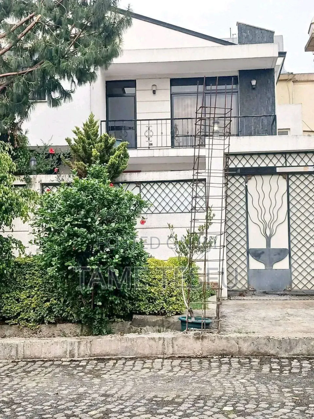 Furnished 8bdrm House in ሀያት 250ካሬ, Bole for sale