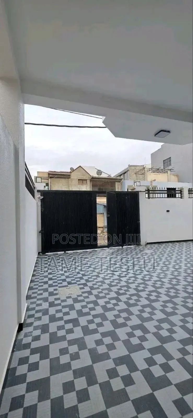 Furnished 8bdrm House in ሀያት ዞን, Bole for sale