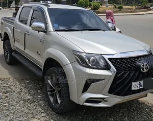 Toyota Hilux 2010 Silver