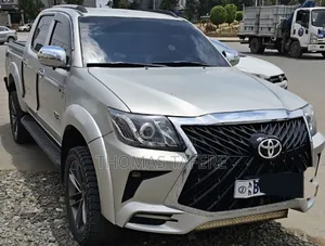 Toyota Hilux 2010 Silver