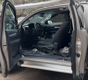 Toyota Hilux 2020 Gold