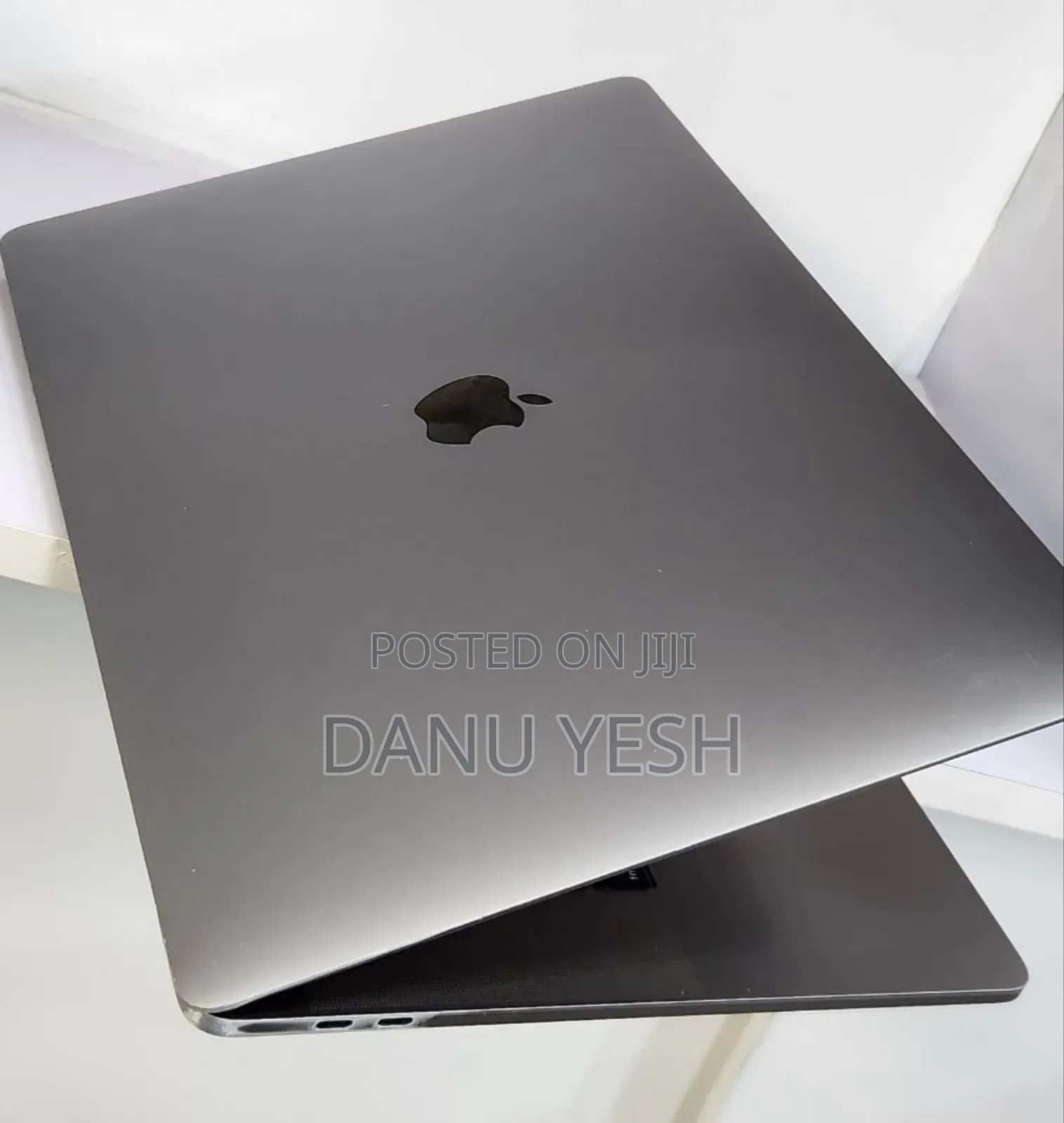New Laptop Apple MacBook Pro 2018 32GB Intel Core i9 SSD 512GB