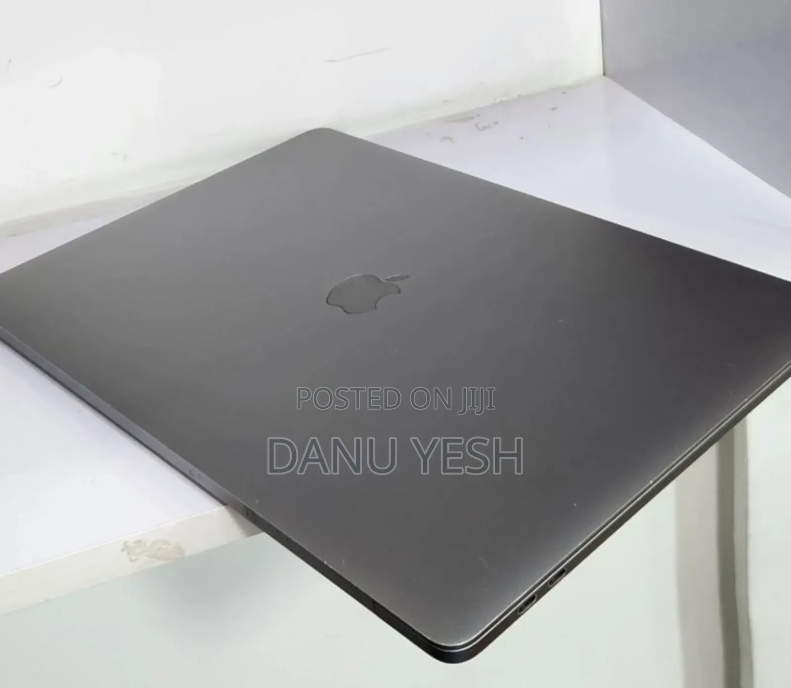 New Laptop Apple MacBook Pro 2018 32GB Intel Core i9 SSD 512GB