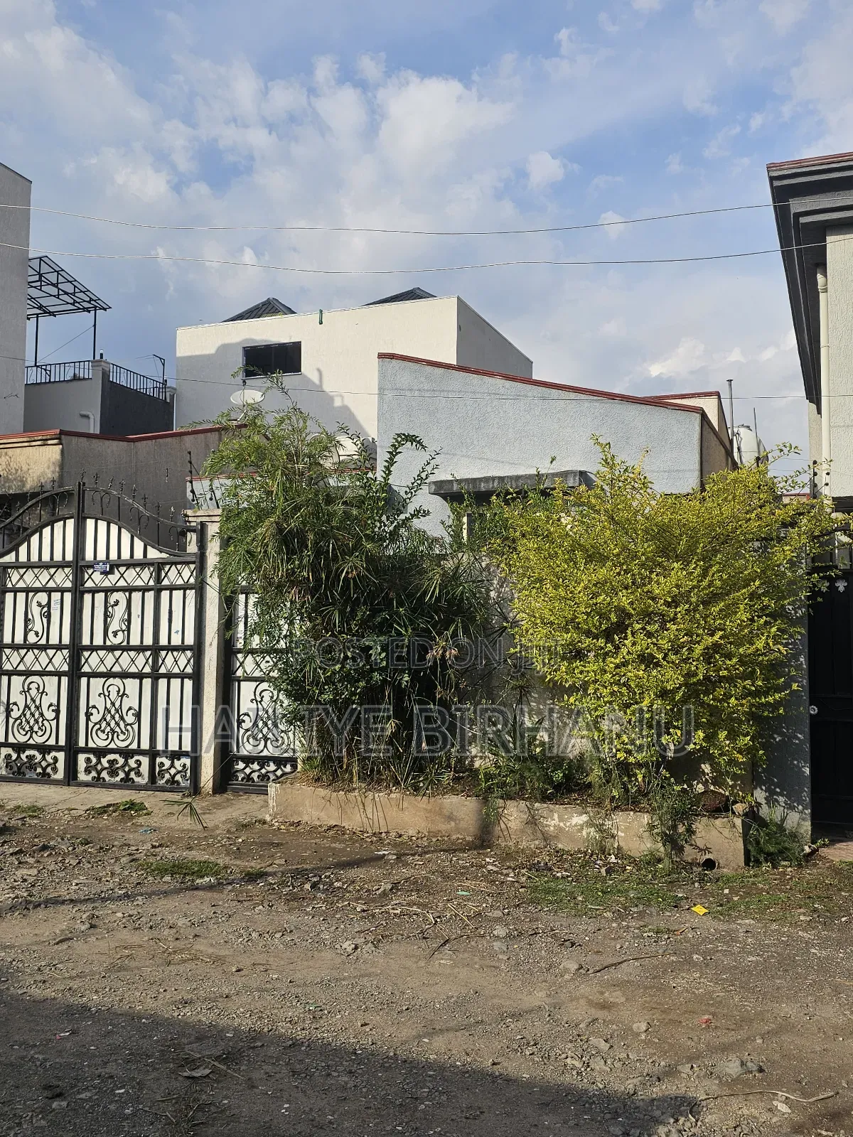 12bdrm Apartment in ፎቅ, Yeka for sale