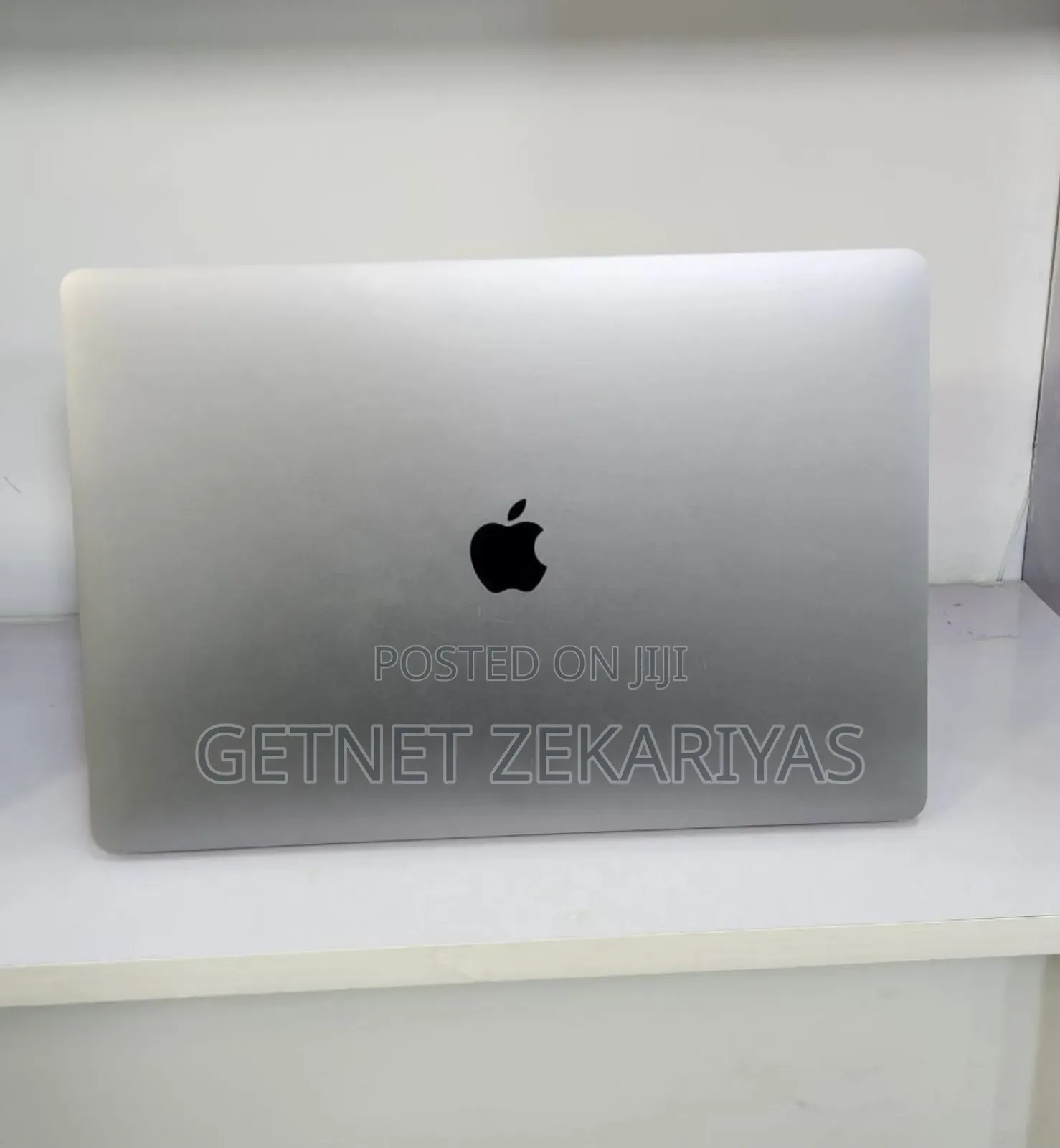 New Laptop Apple MacBook Pro 2018 32GB Intel Core i9 SSD 512GB