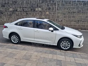 Toyota Corolla SE 2022 White