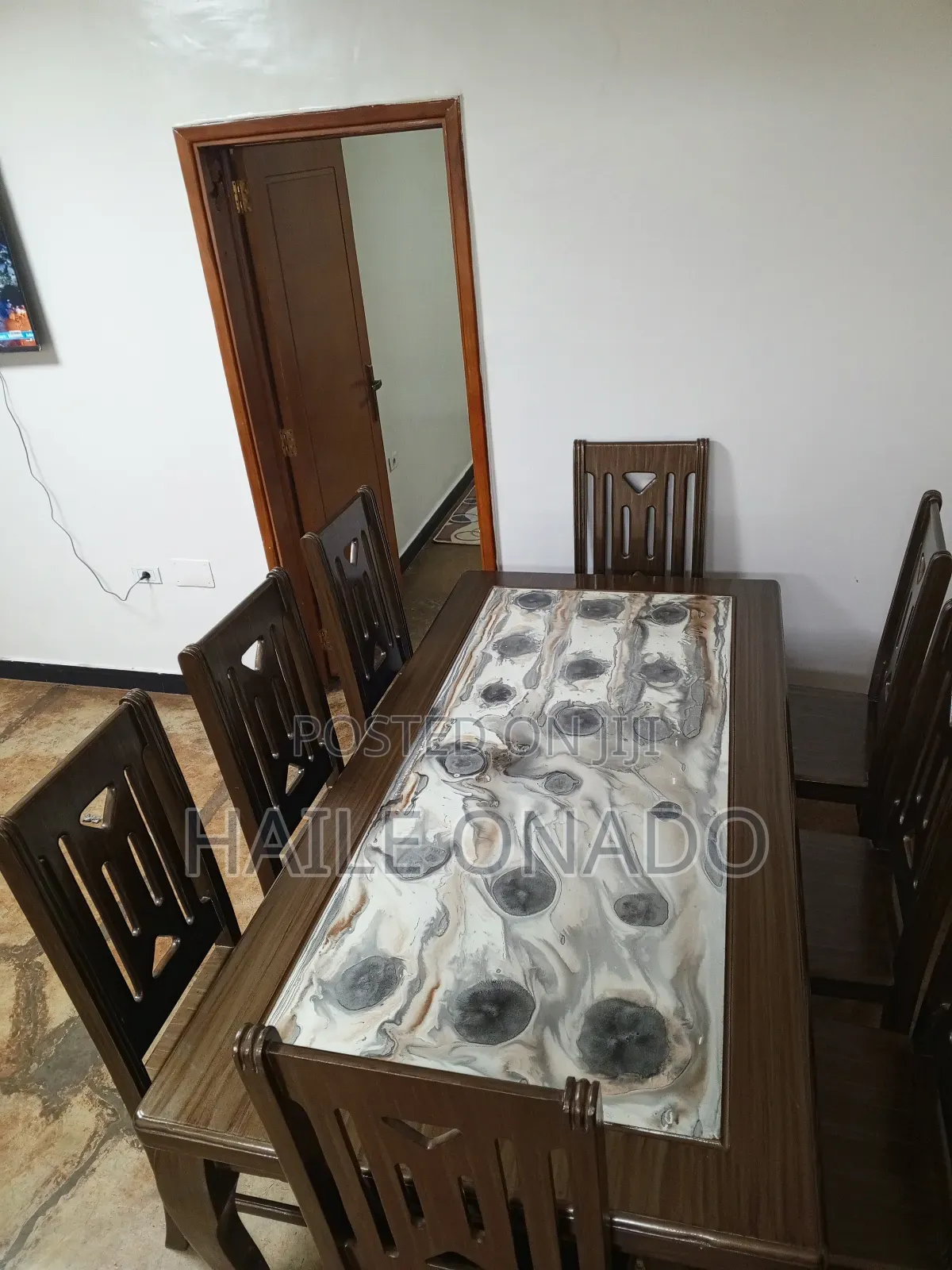 Dinning Table With 10 Sits