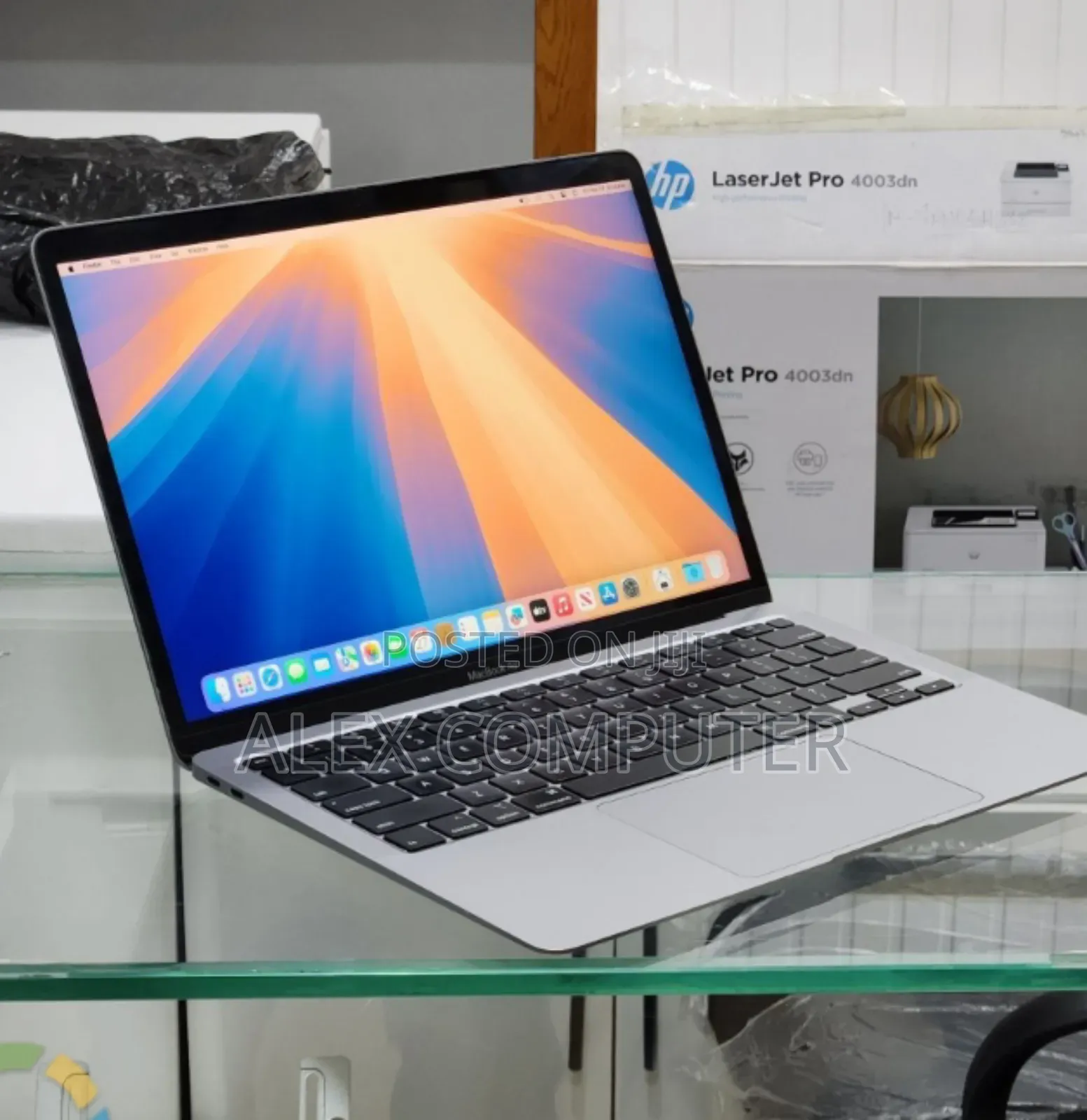 New Laptop Apple MacBook Air 2020 8GB Intel Core i3 SSD 256GB