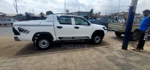 Toyota Hilux Revo Double Cab Deisel 2.4 RWD 2021 White