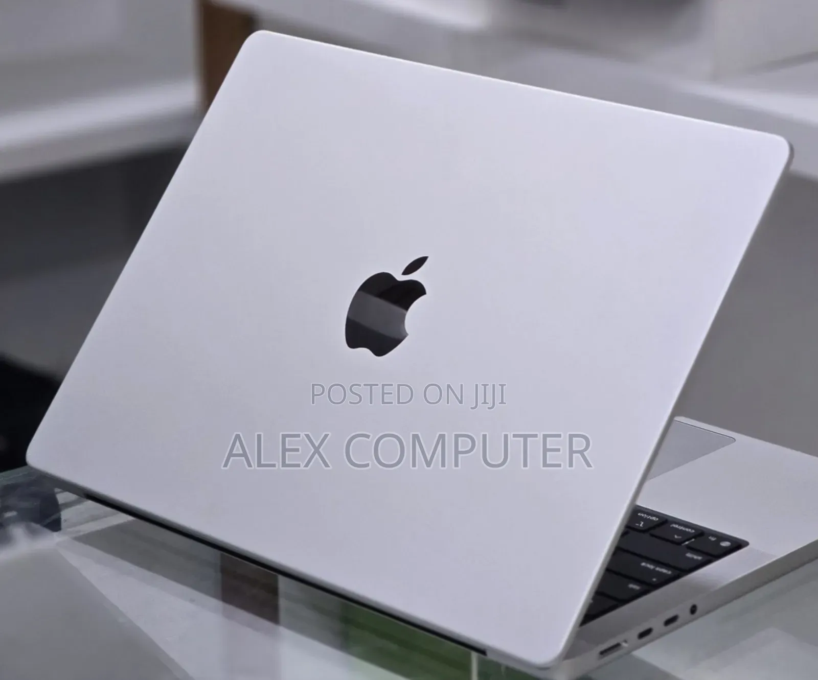 New Laptop Apple Macbook Pro 2025 M5 14-inch 16GB Apple M5 SSD 512GB