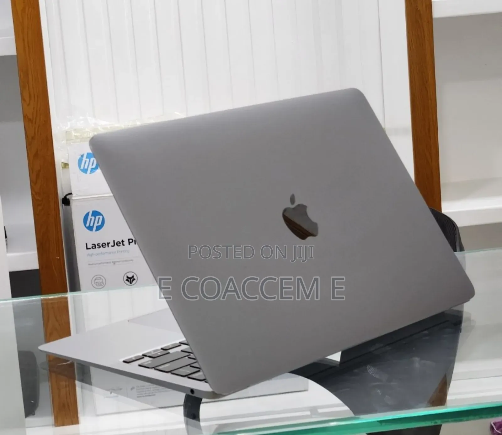 New Laptop Apple MacBook 8GB Intel Core i3 SSD 256GB