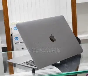 New Laptop Apple MacBook 8GB Intel Core i3 SSD 256GB