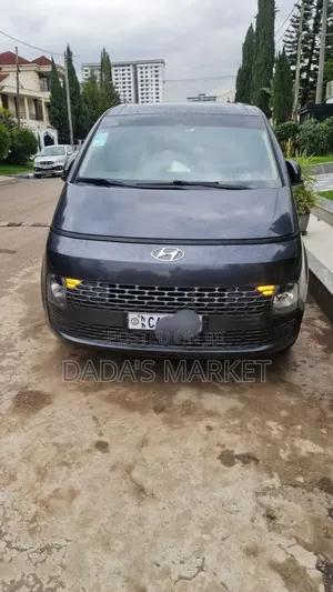 Hyundai Staria 2022 Black