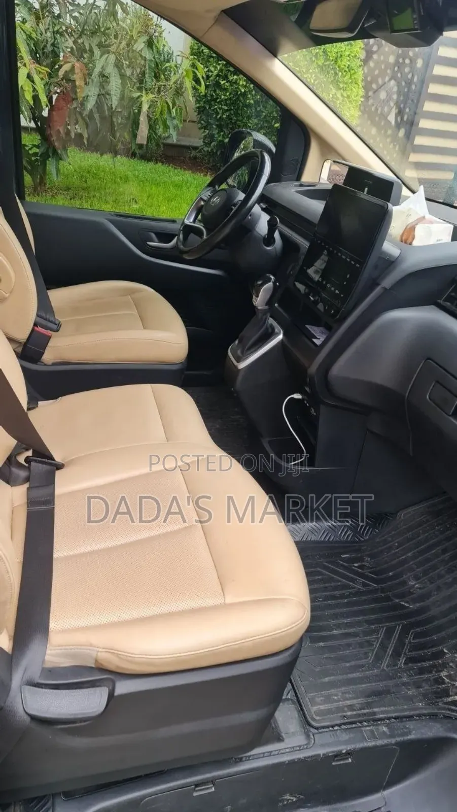 Hyundai Staria 2022 Black