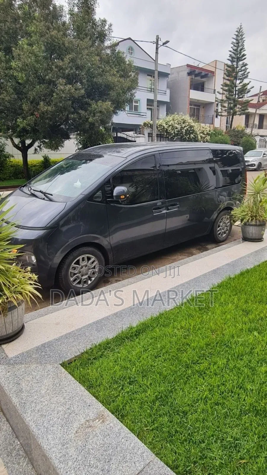 Hyundai Staria 2022 Black